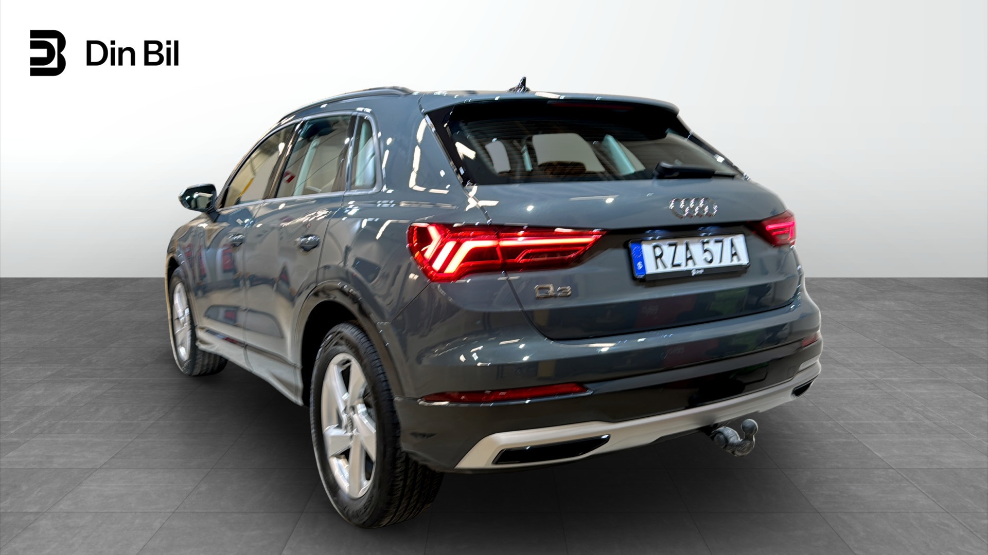 Audi Q3 RZA57A