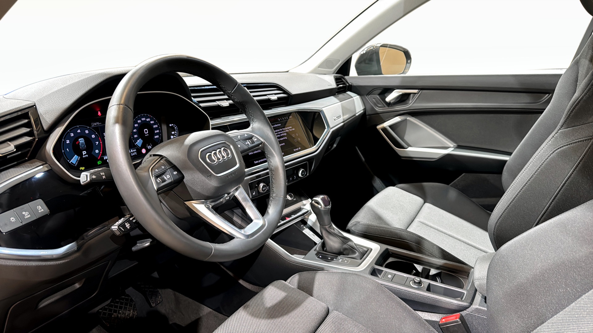 Audi Q3 RZA57A