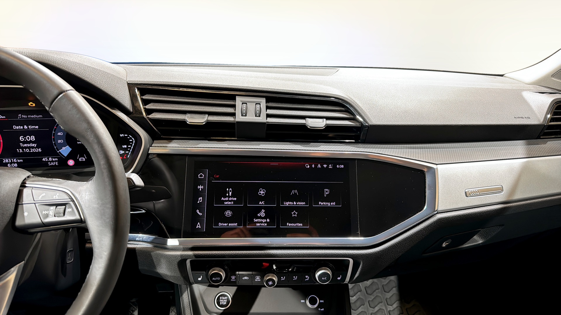 Audi Q3 RZA57A