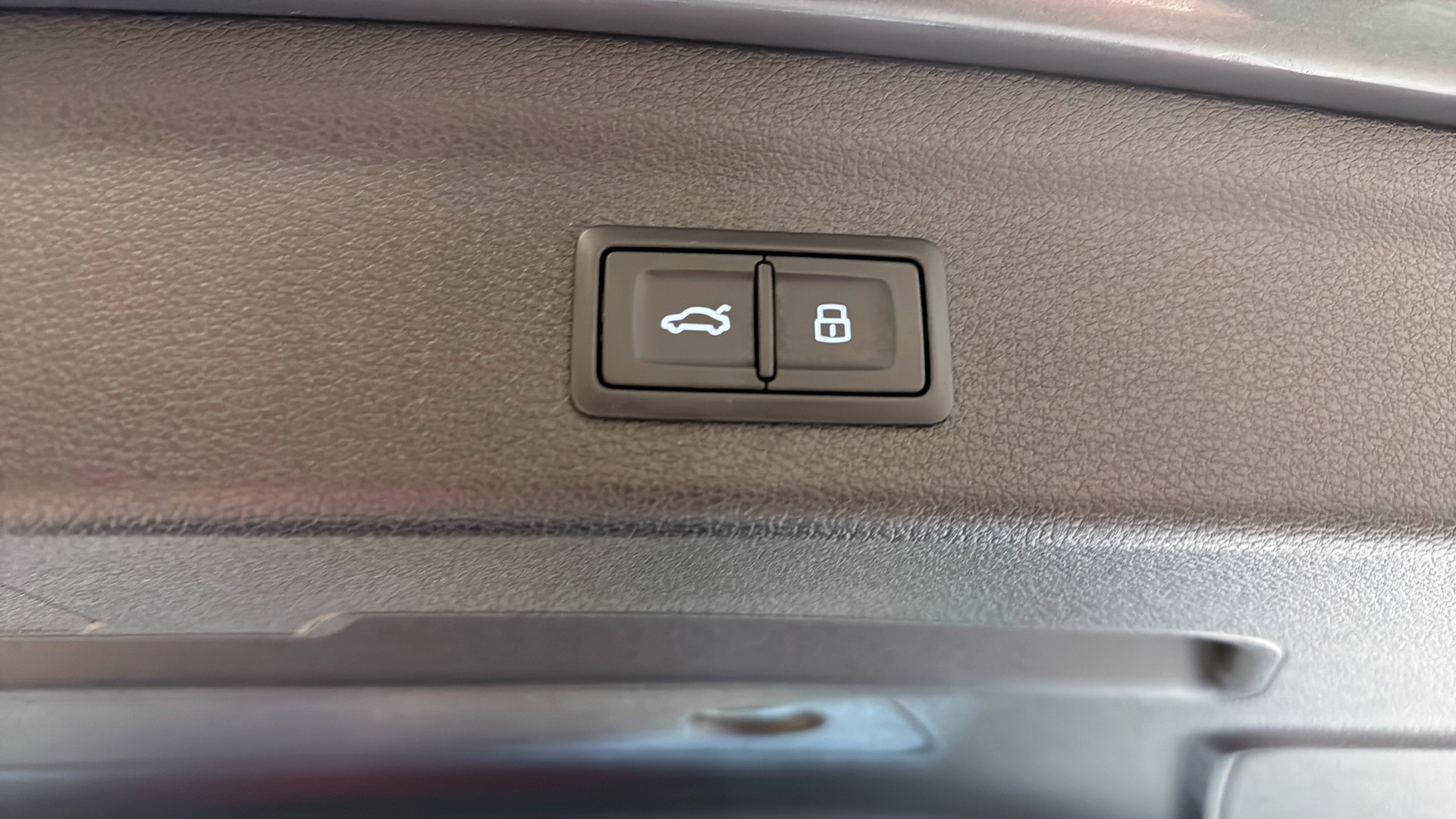 Audi Q3 RZA57A
