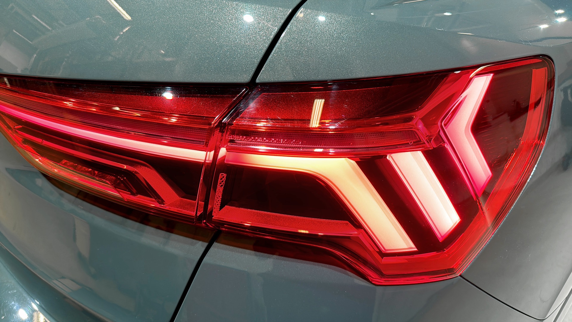 Audi Q3 RZA57A