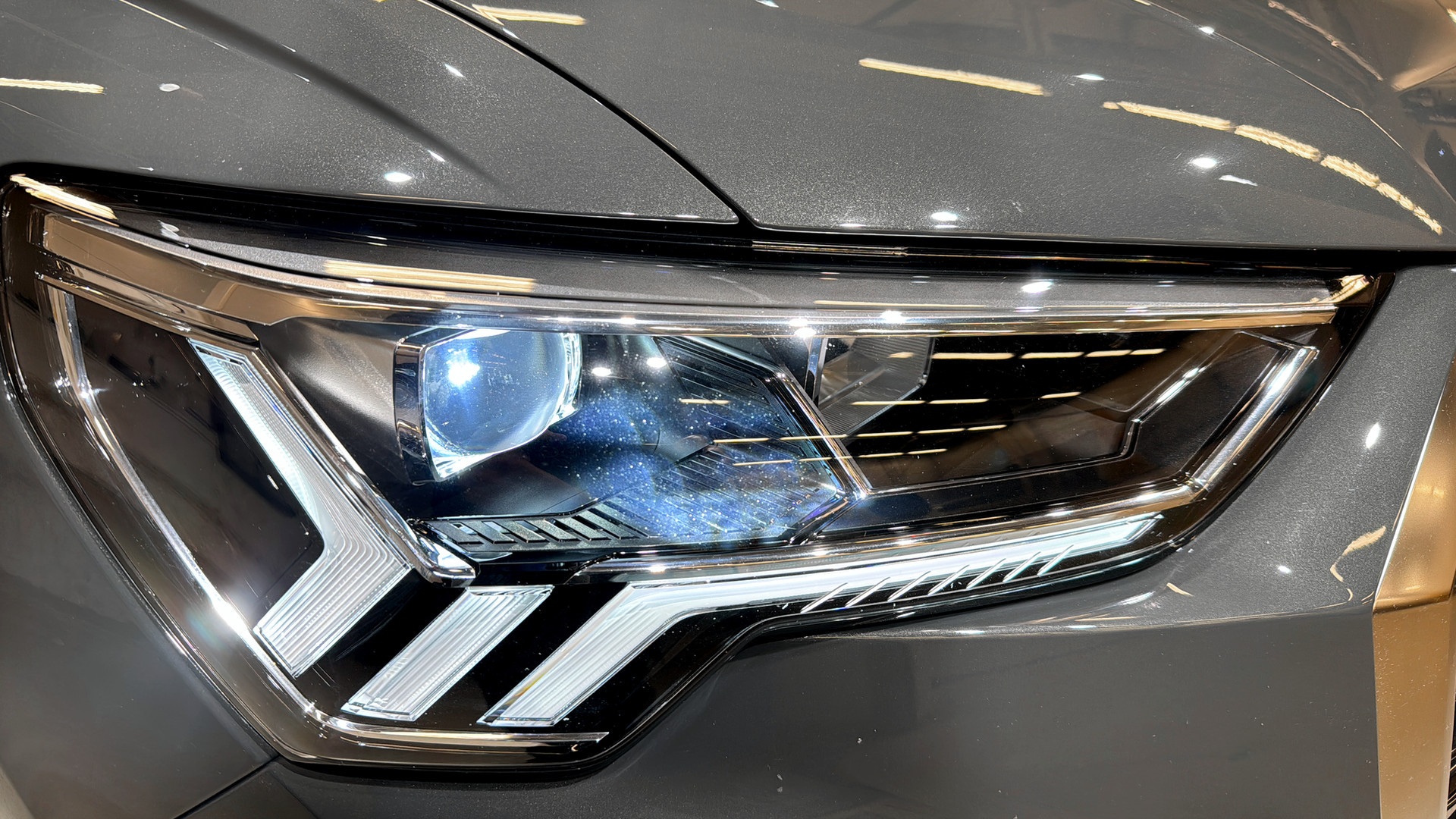 Audi Q3 RZA57A