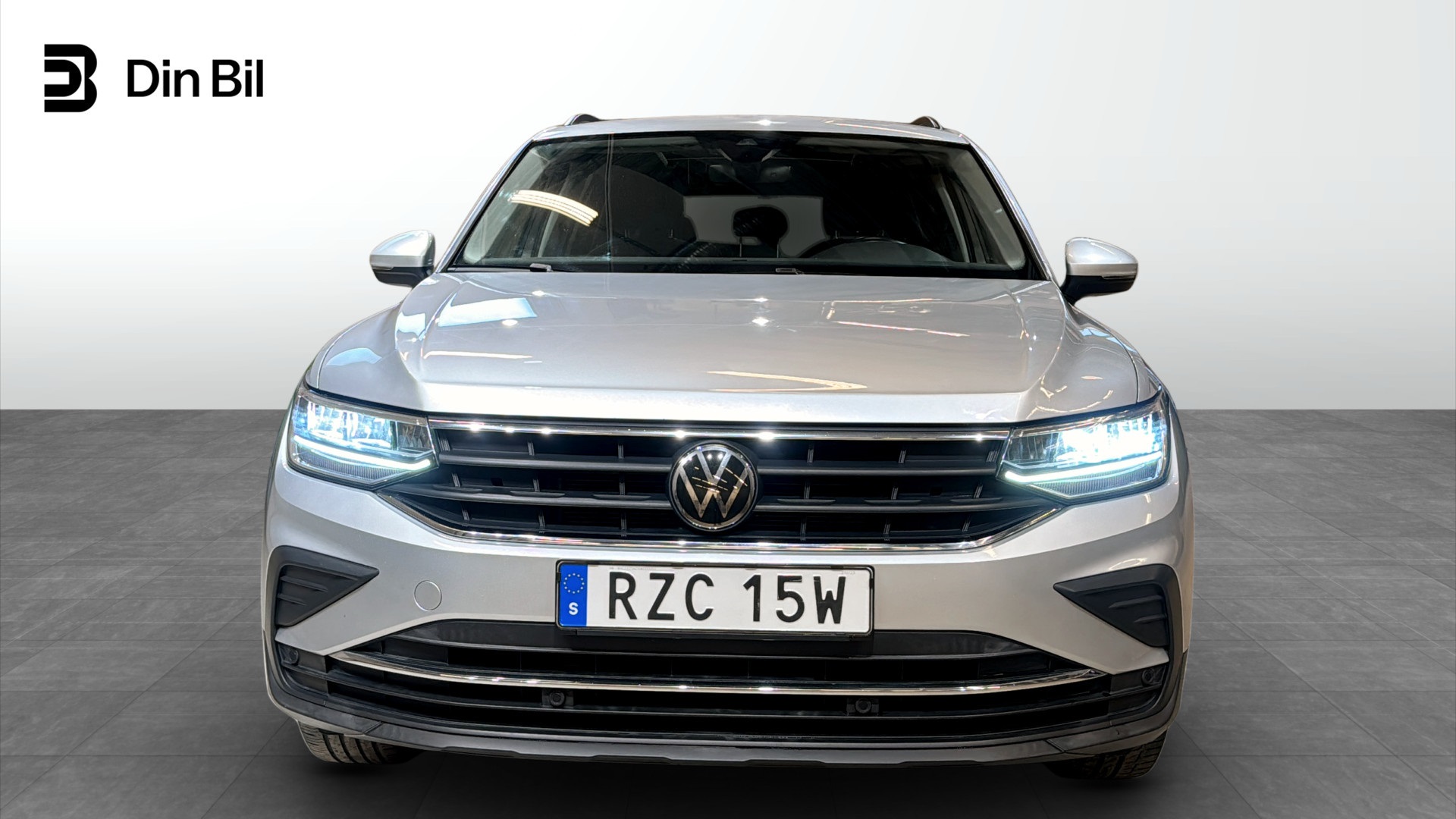 Volkswagen Tiguan RZC15W