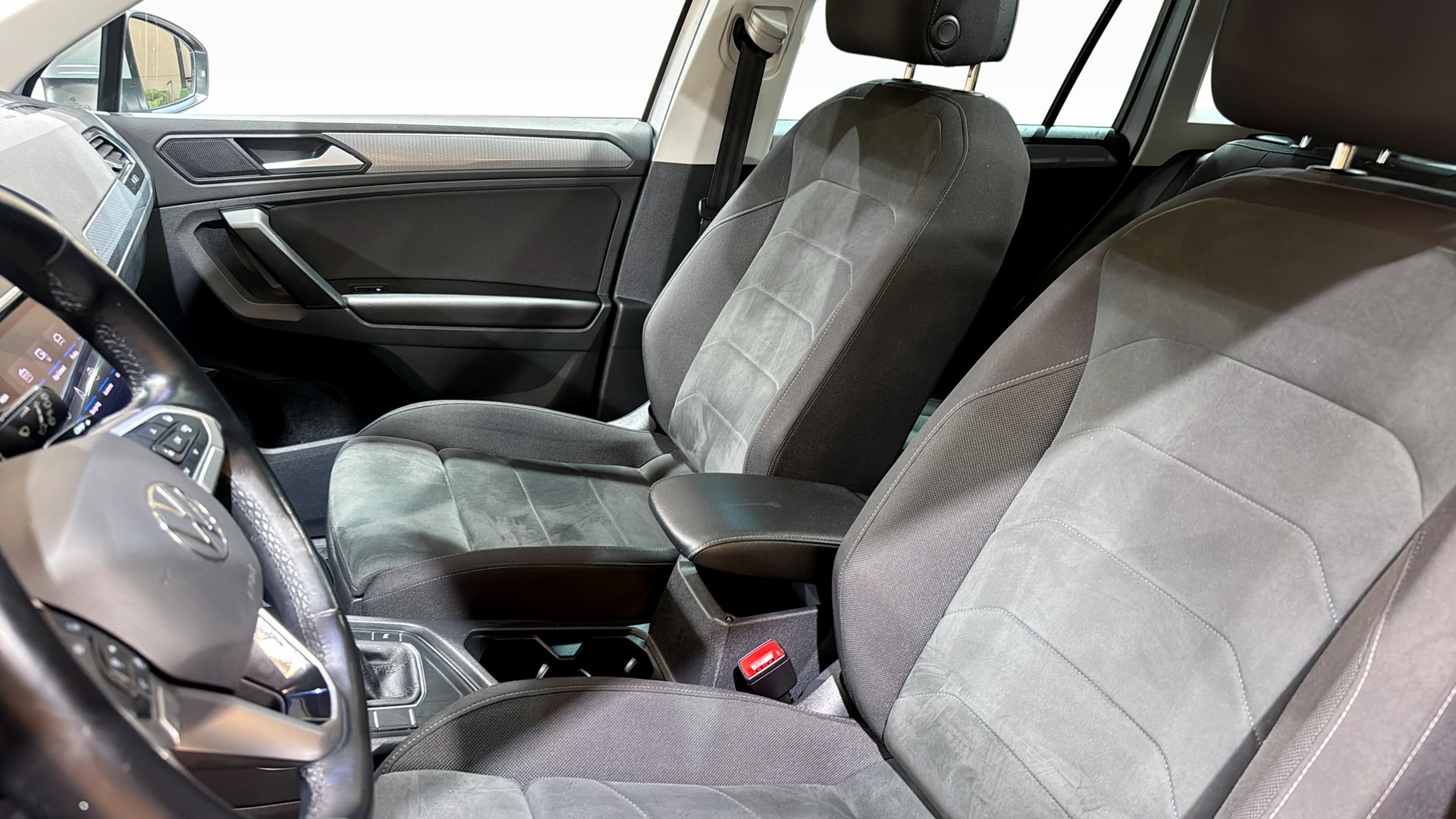 Volkswagen Tiguan RZC15W