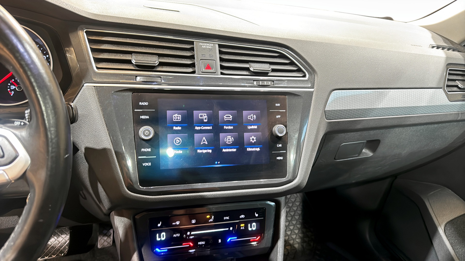 Volkswagen Tiguan RZC15W