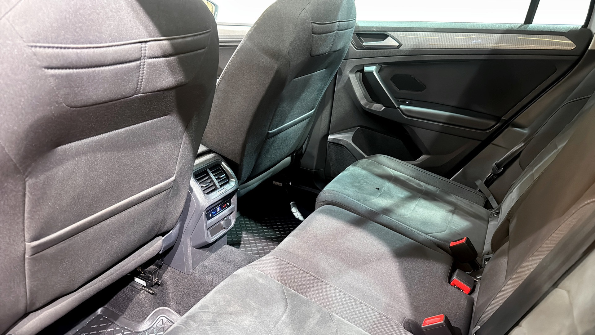 Volkswagen Tiguan RZC15W