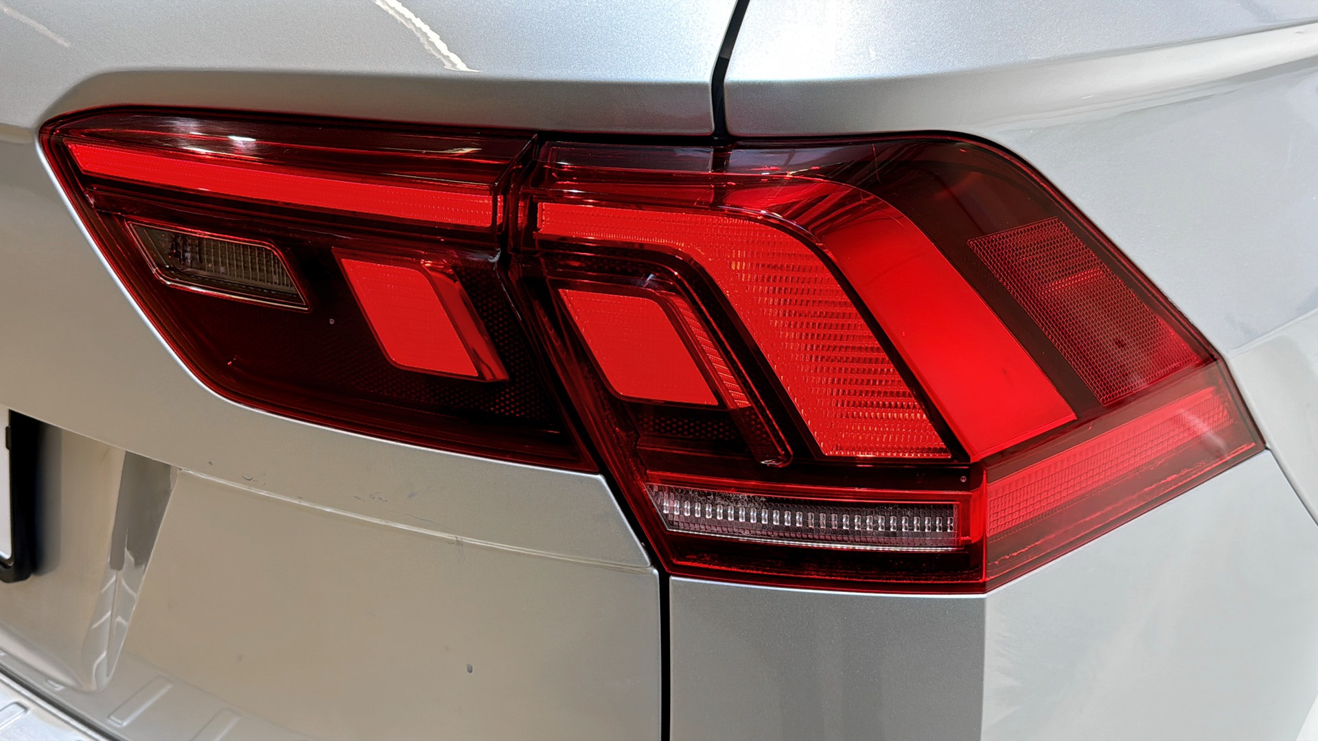 Volkswagen Tiguan RZC15W