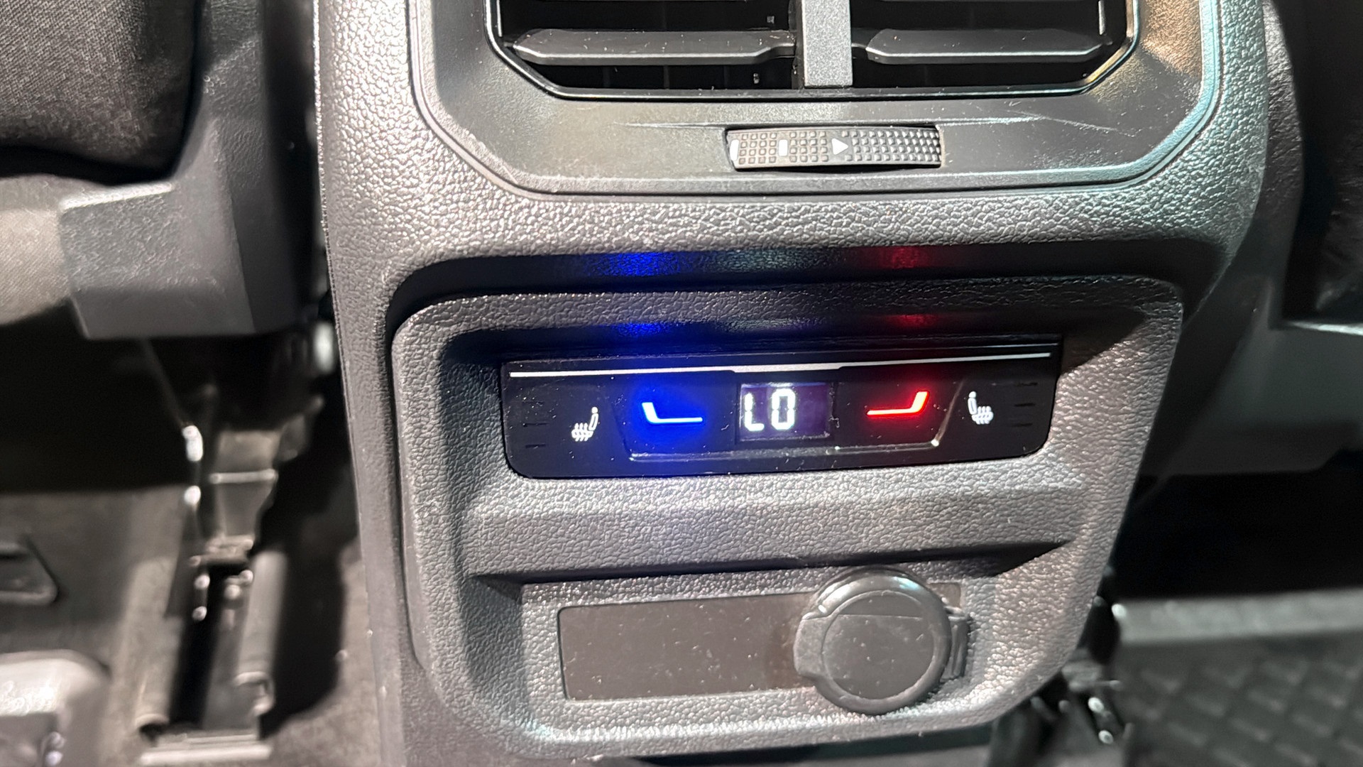 Volkswagen Tiguan RZC15W