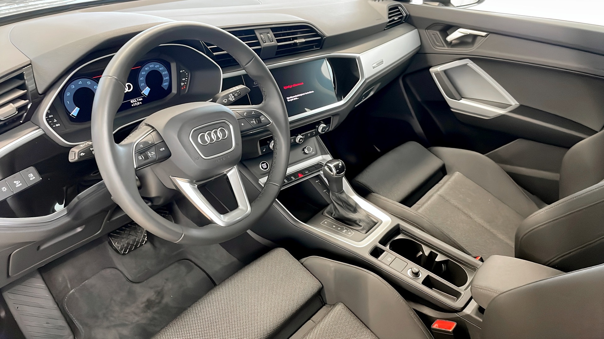 Audi Q3 RZK77G