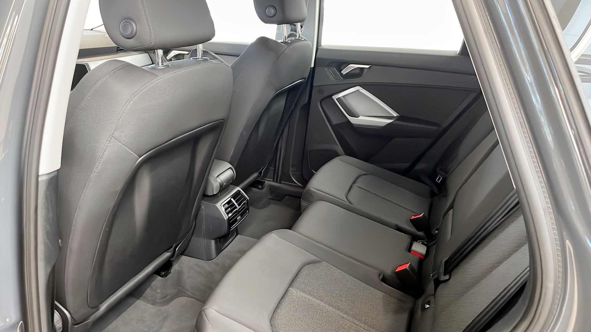 Audi Q3 RZK77G