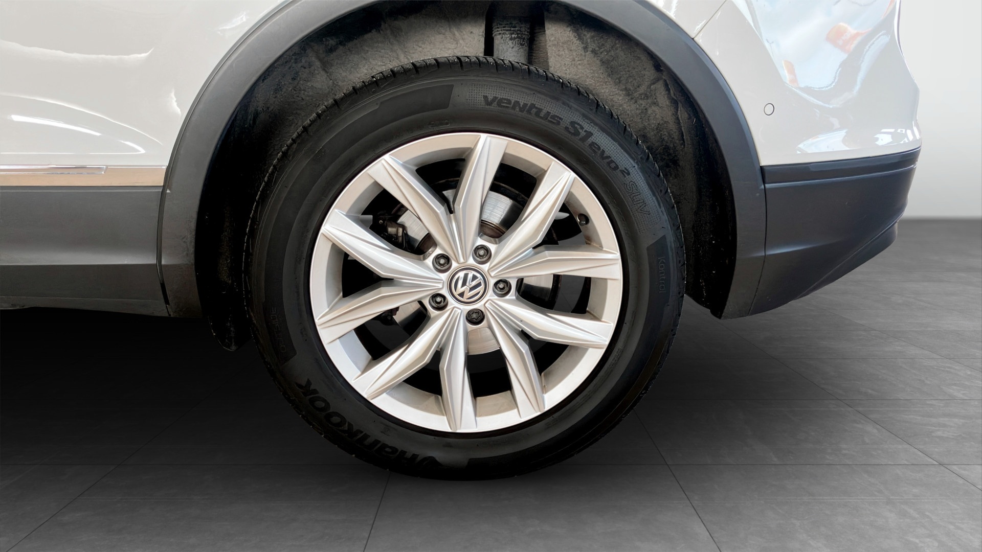 Volkswagen Tiguan RZN15E