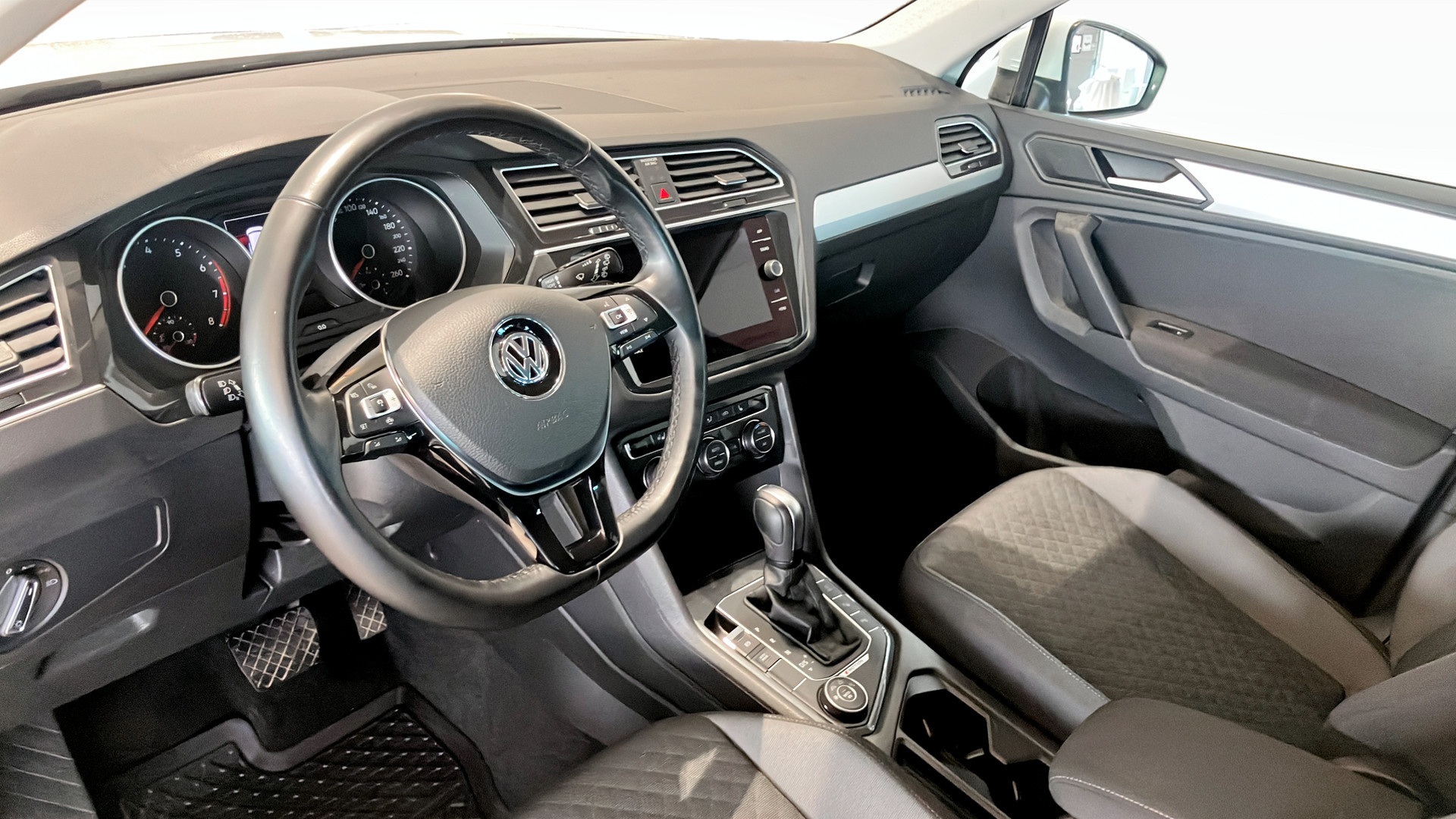 Volkswagen Tiguan RZN15E
