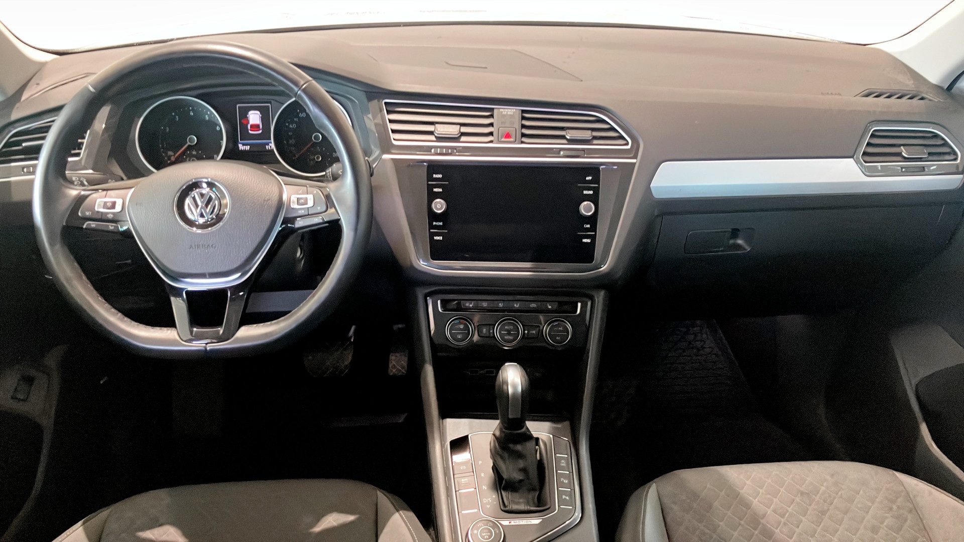 Volkswagen Tiguan RZN15E
