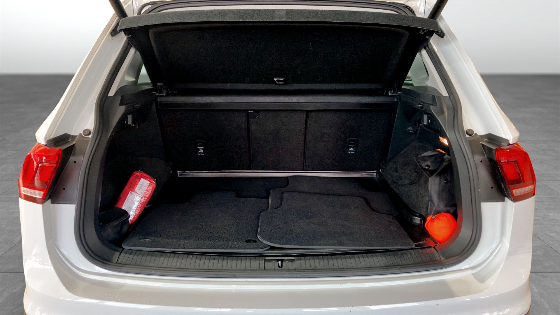Volkswagen Tiguan RZN15E