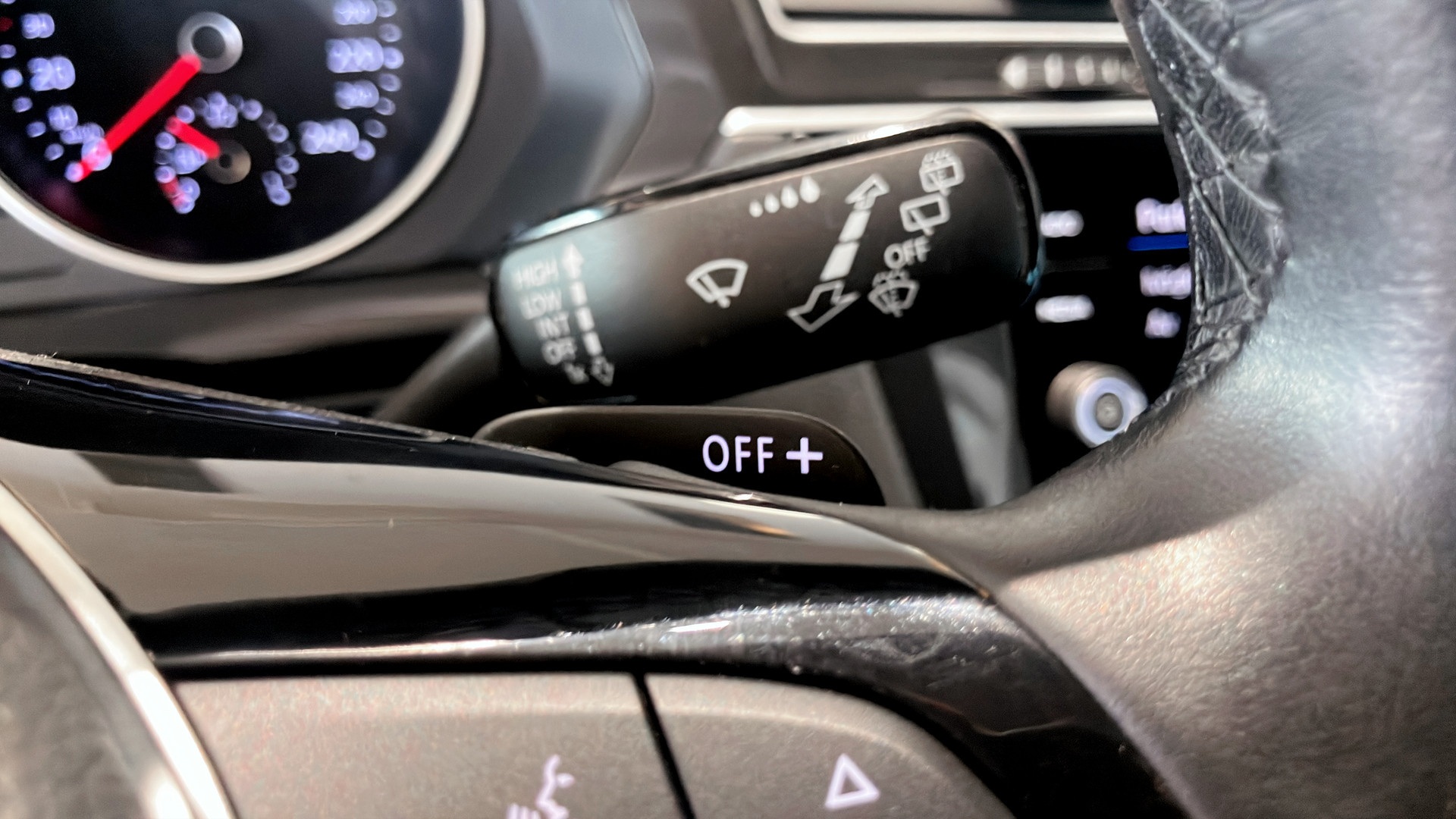 Volkswagen Tiguan RZN15E