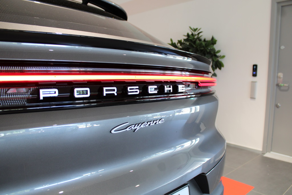 Porsche Cayenne SAR07A