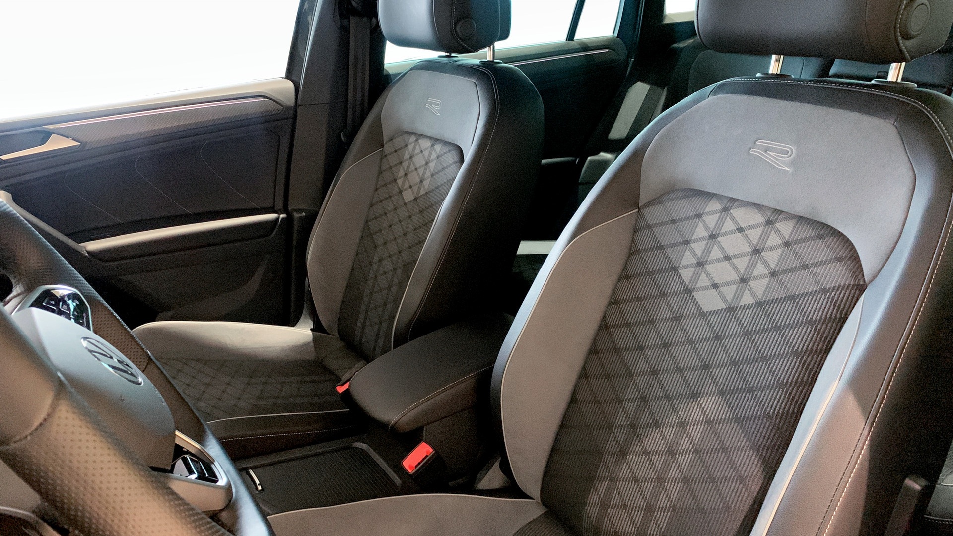 Volkswagen Tiguan SDF40W