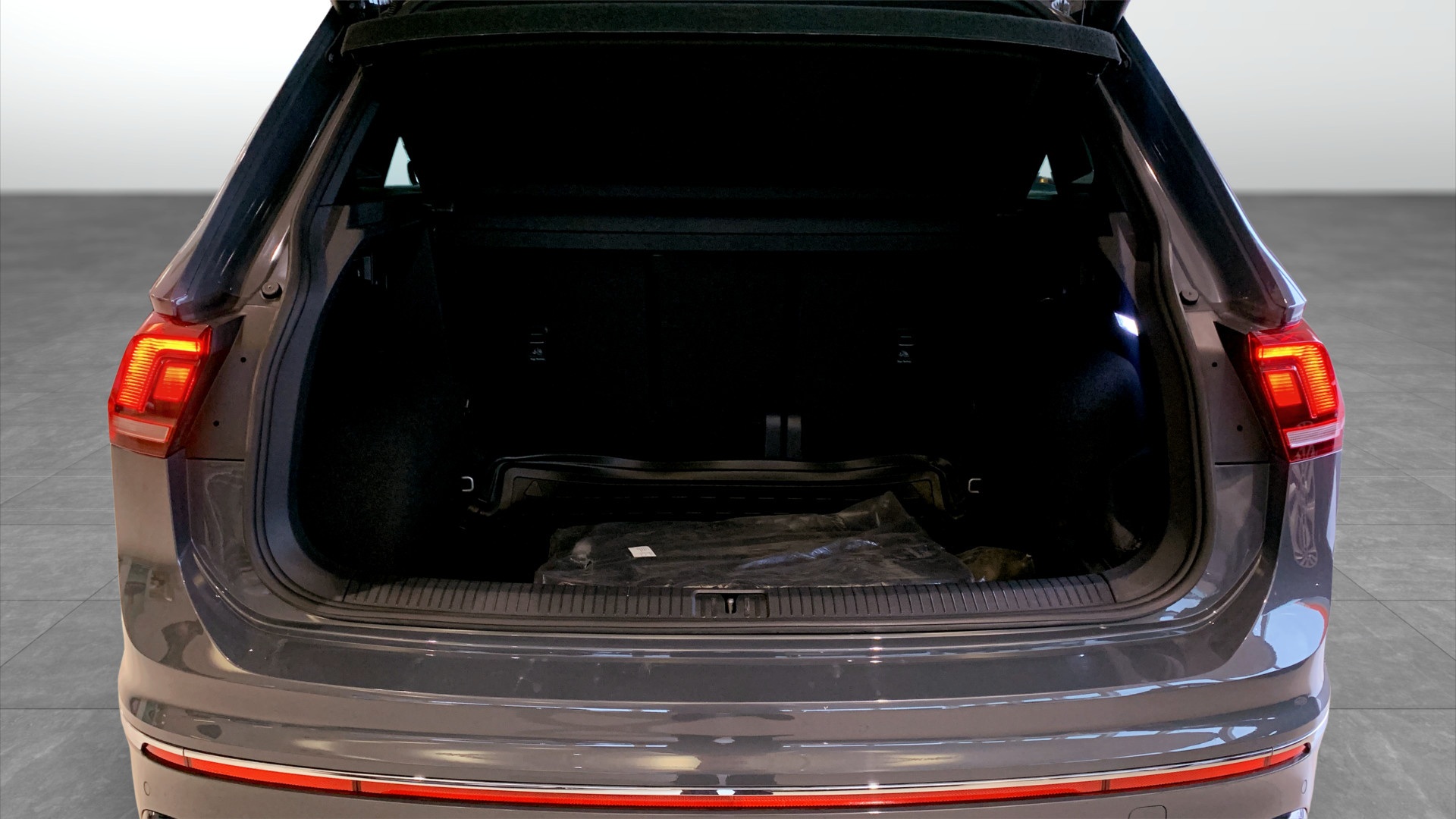 Volkswagen Tiguan SDF40W