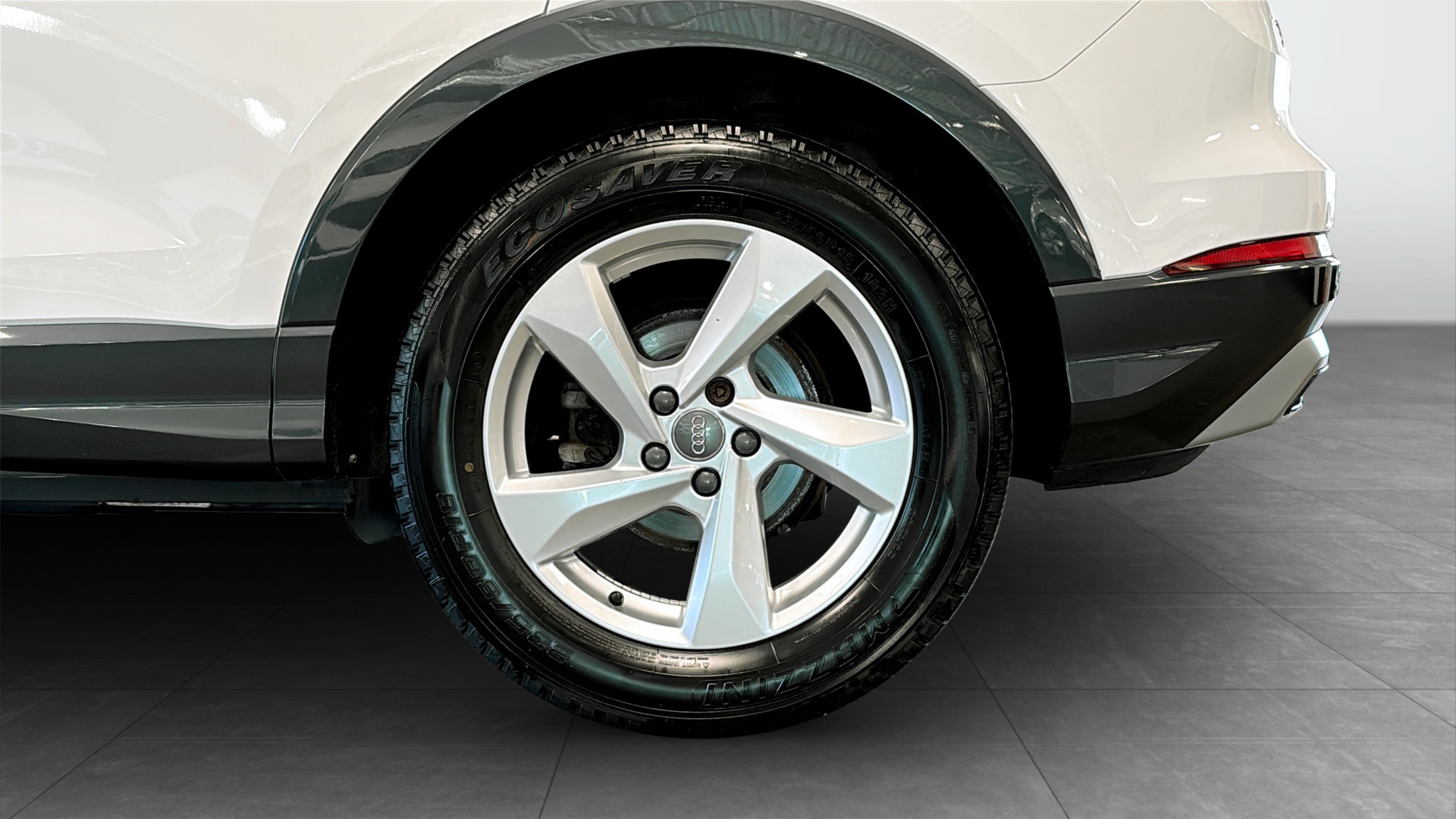 Audi Q3 SEH96R