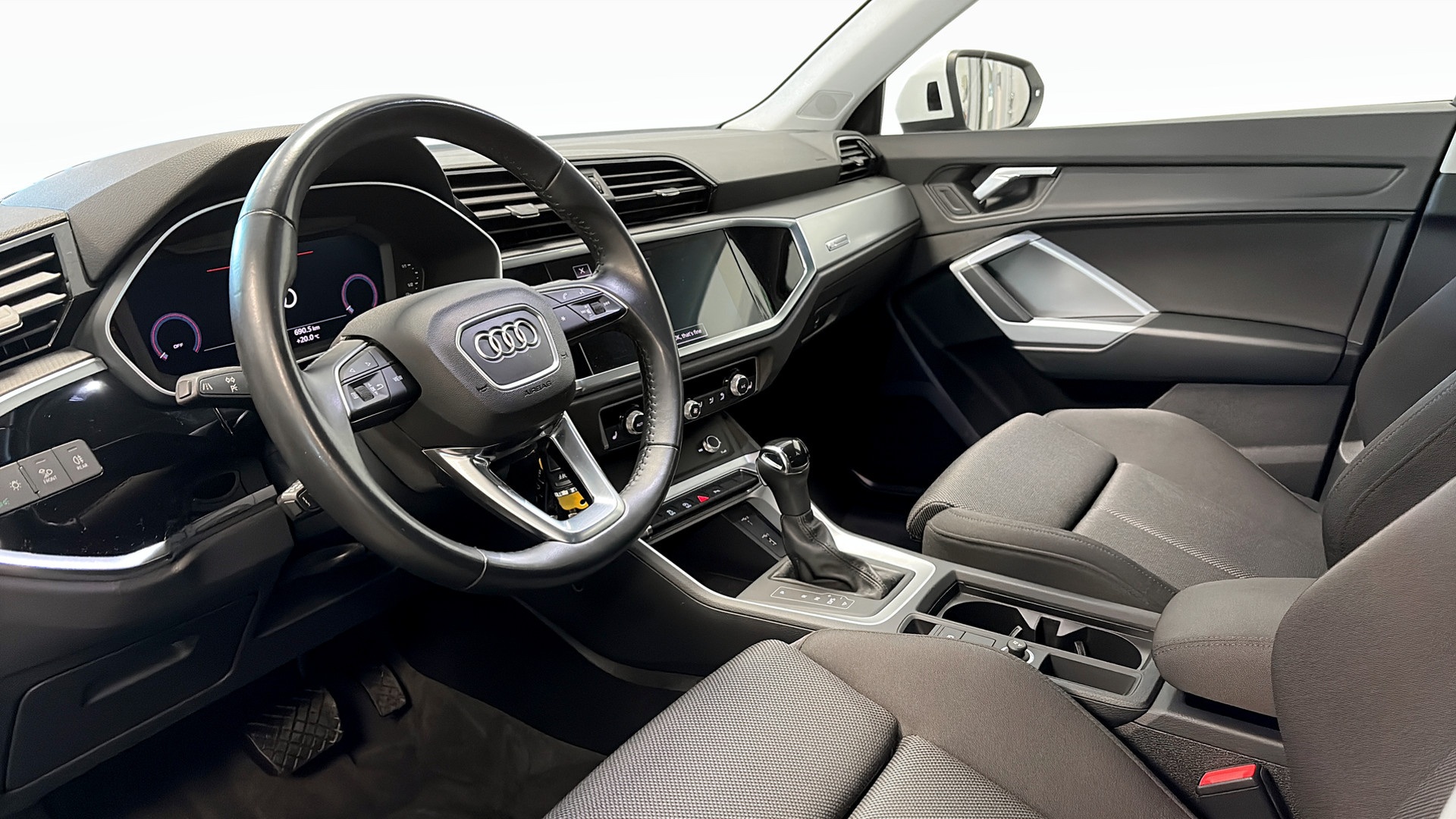 Audi Q3 SEH96R