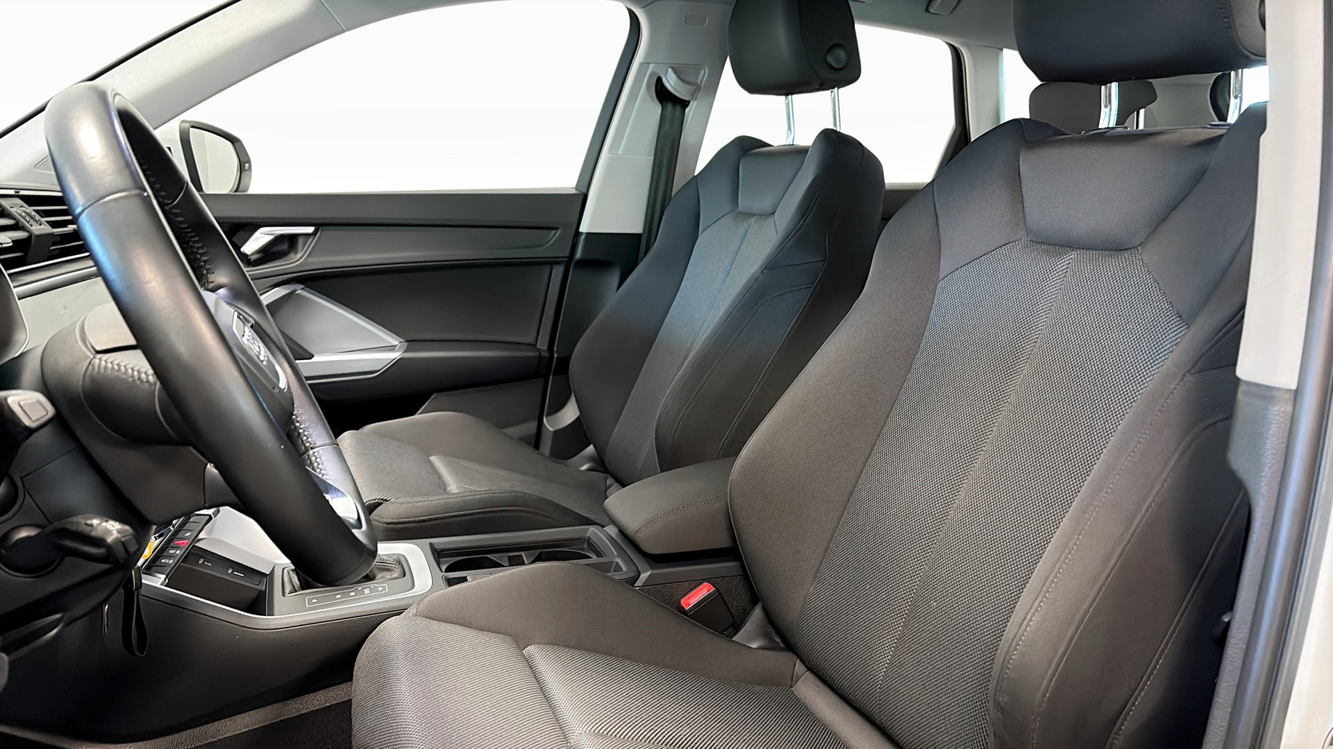 Audi Q3 SEH96R