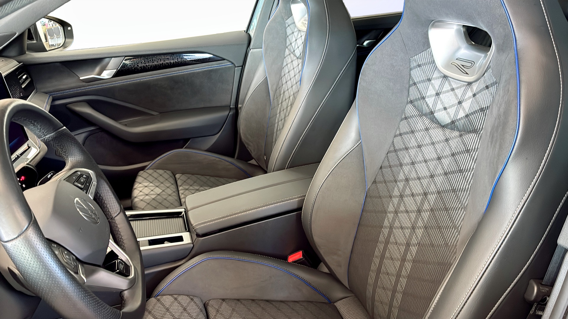 Volkswagen Passat SFE89F