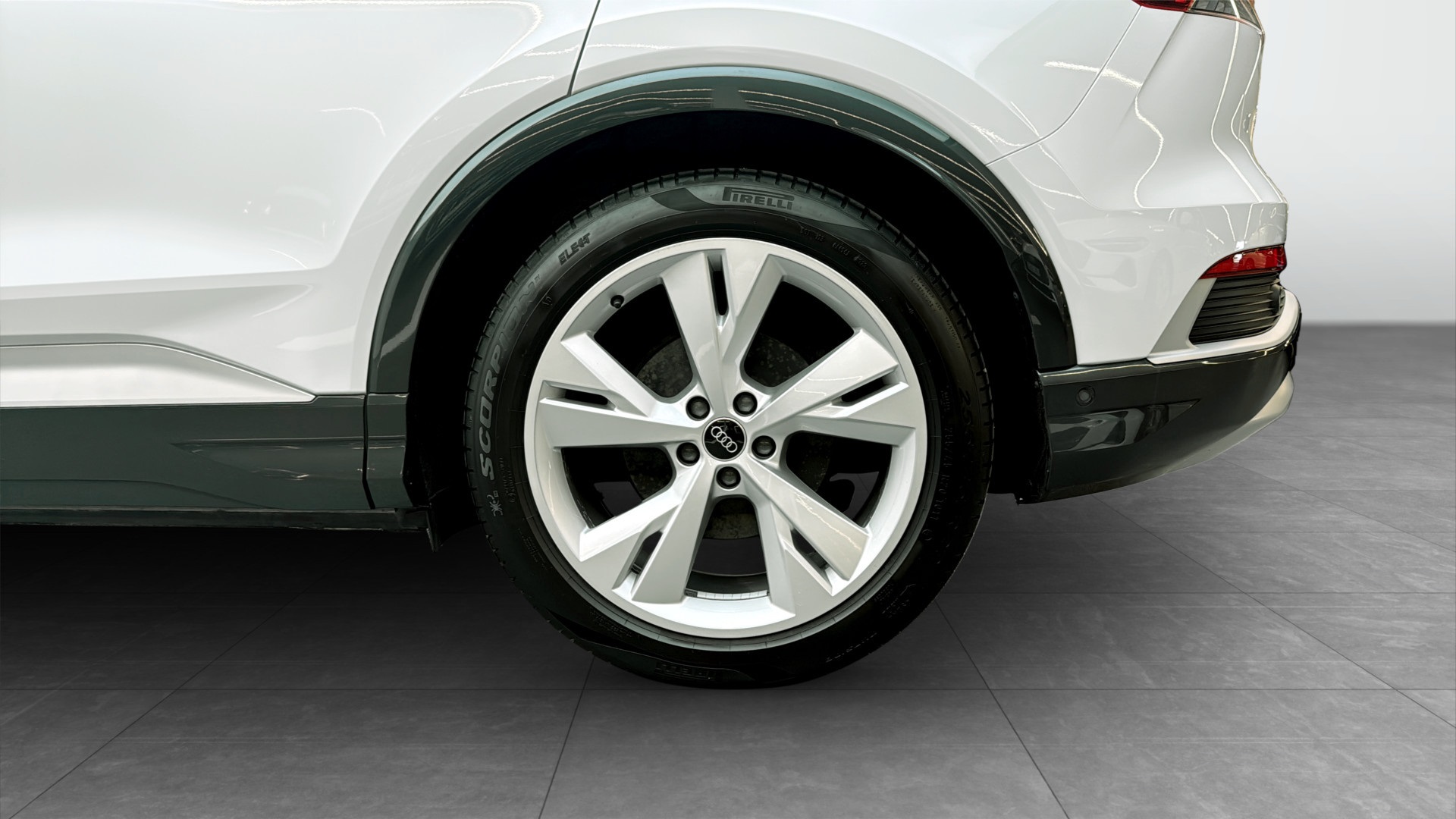Audi Q4 e-tron SFF03N