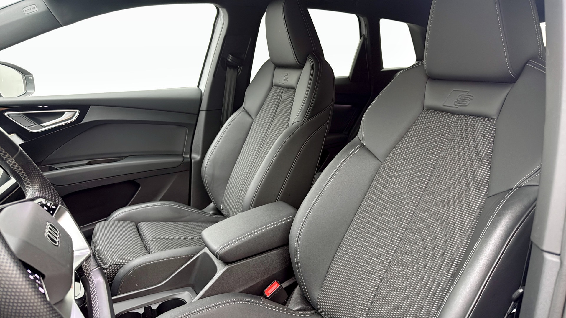 Audi Q4 e-tron SFF03N