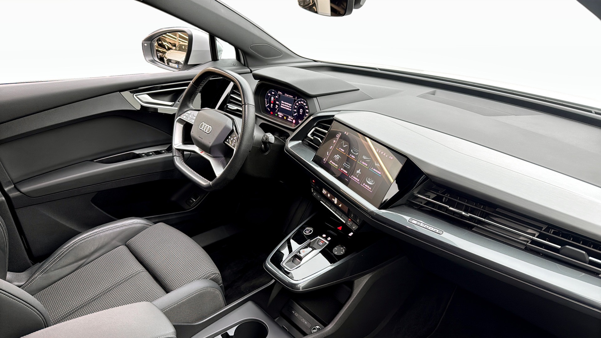 Audi Q4 e-tron SFF03N