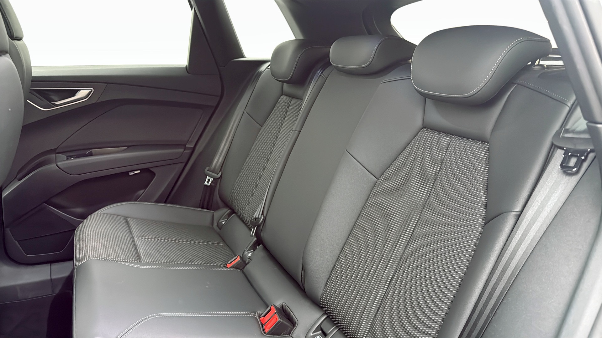 Audi Q4 e-tron SFF03N