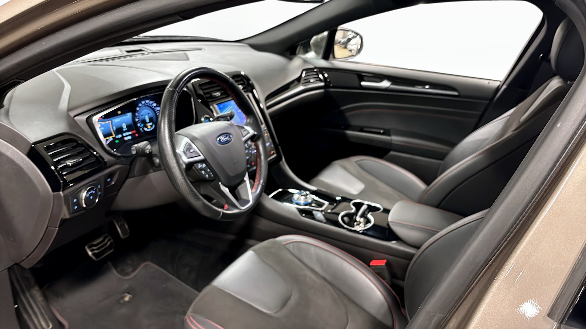 Ford Mondeo SFL26R