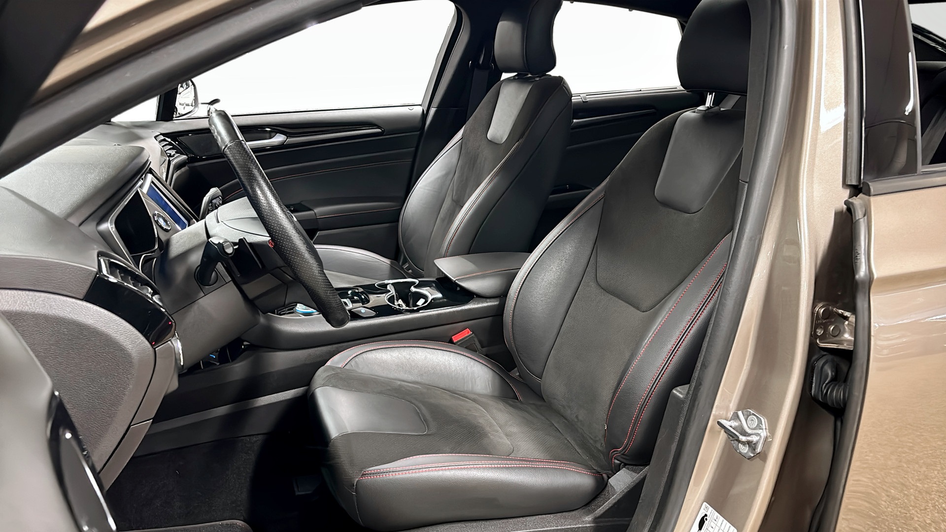 Ford Mondeo SFL26R