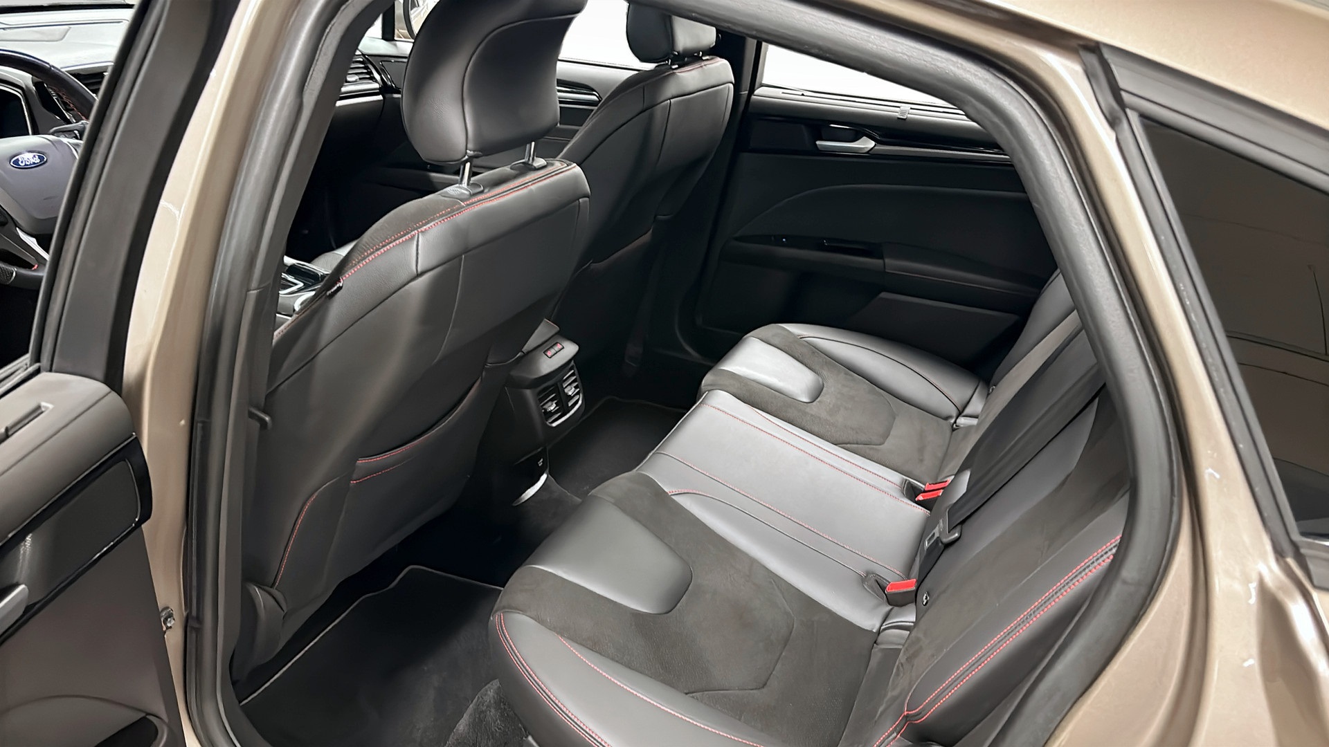 Ford Mondeo SFL26R