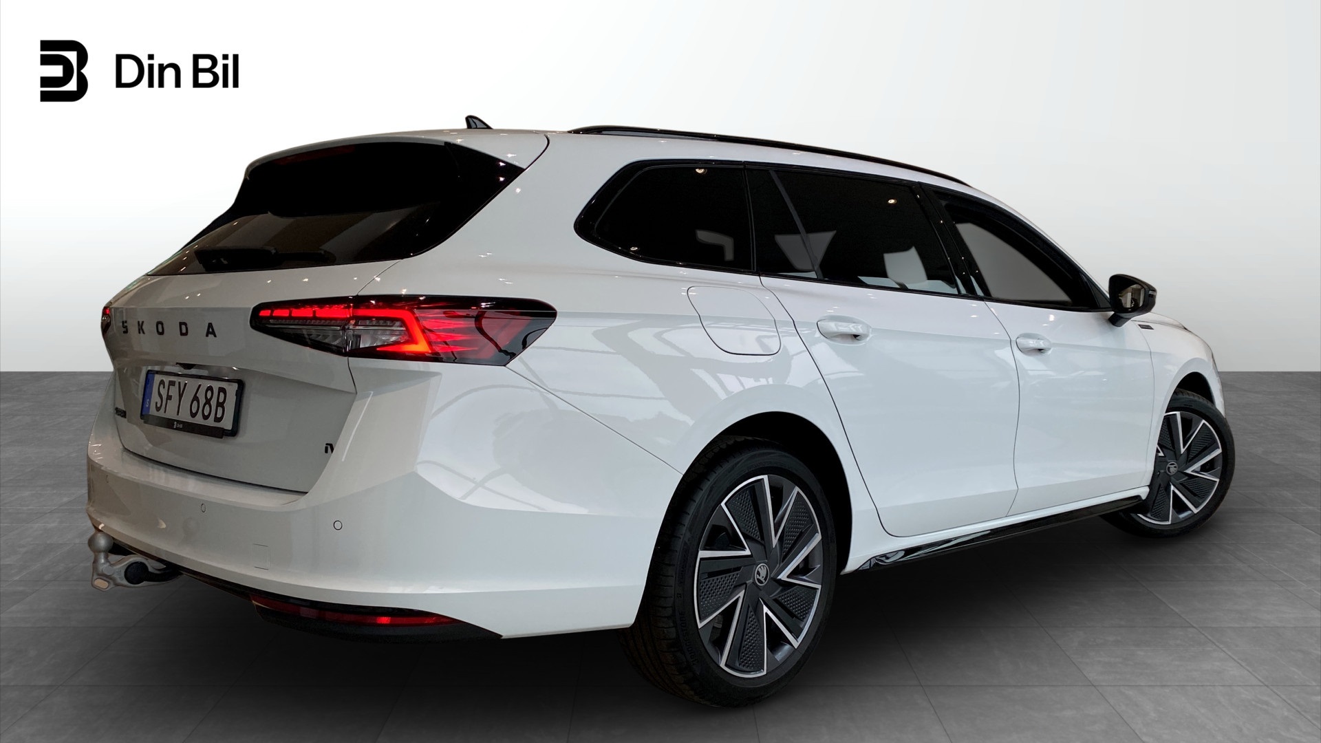 Skoda Superb SFY68B