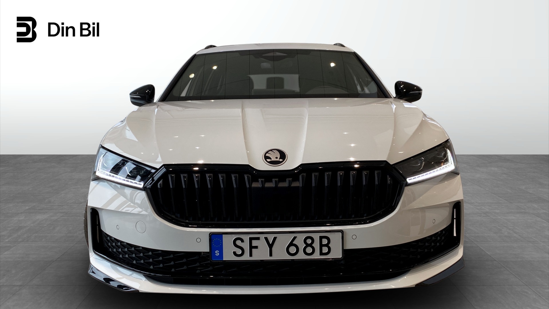 Skoda Superb SFY68B