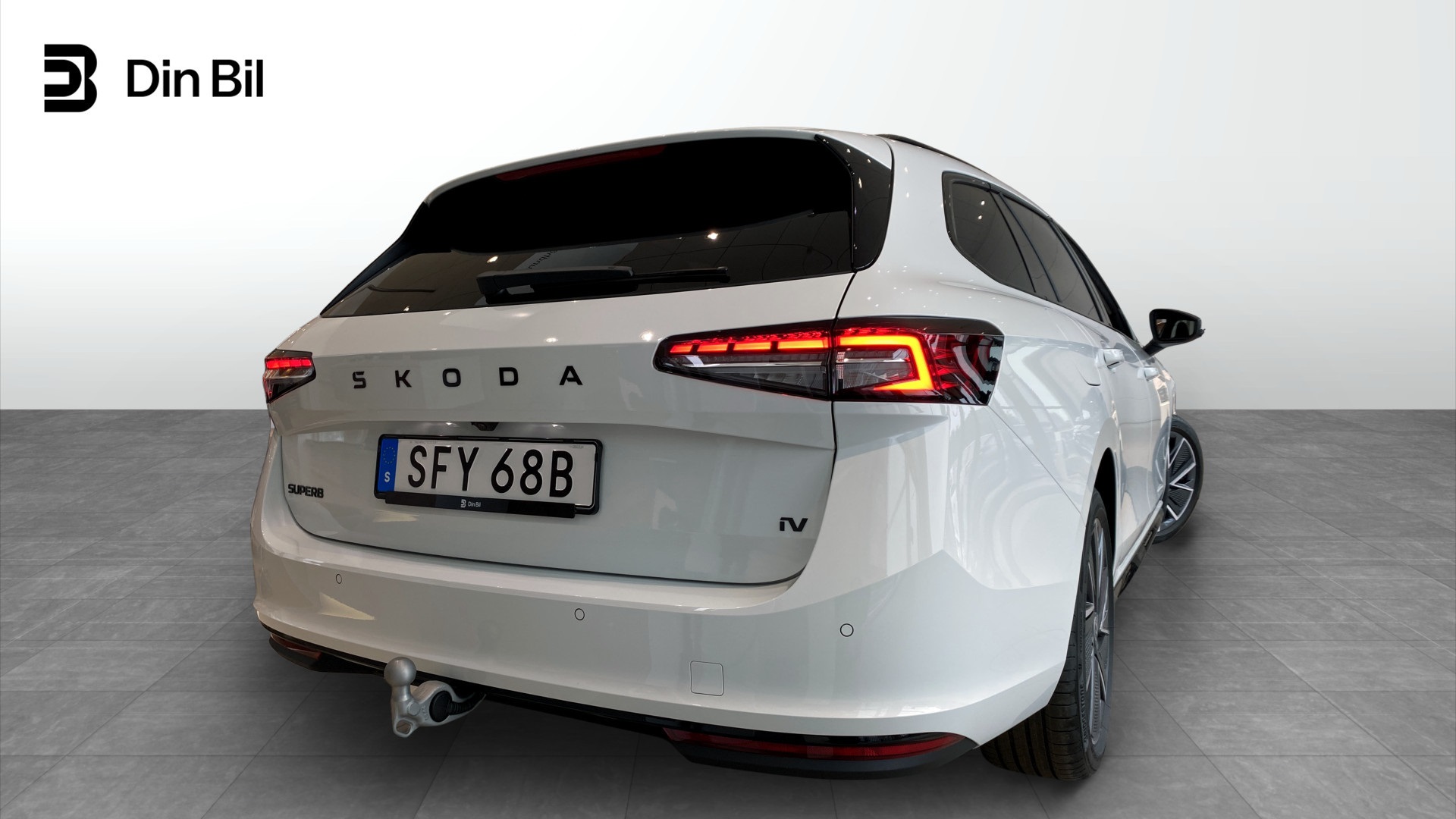 Skoda Superb SFY68B