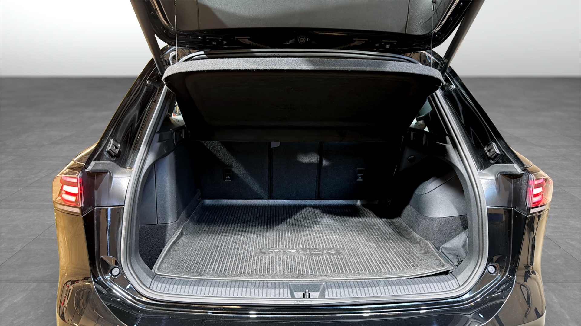 Volkswagen Tiguan SGF89H