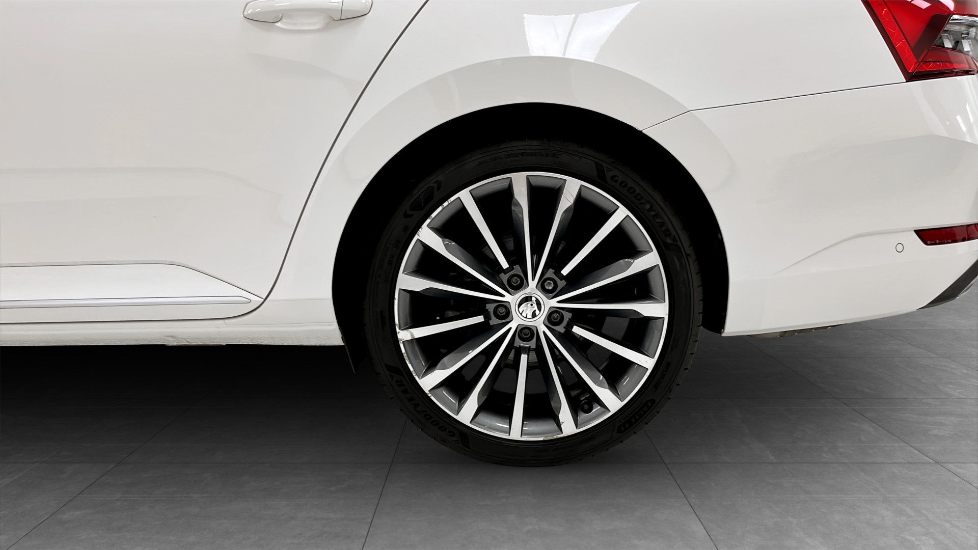 Skoda Superb Combi SGT57Y