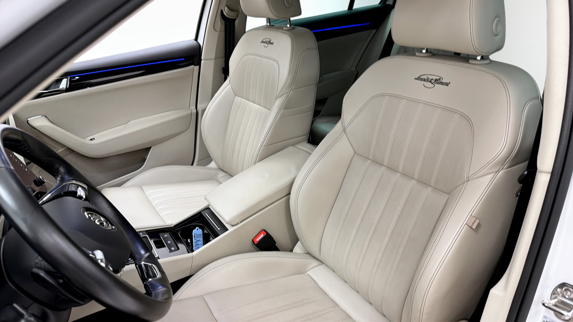 Skoda Superb Combi SGT57Y