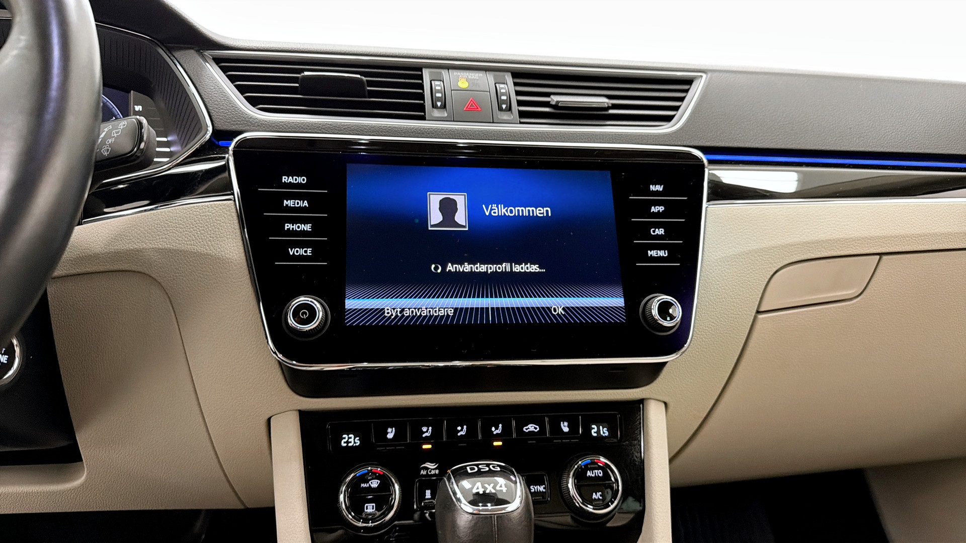 Skoda Superb Combi SGT57Y