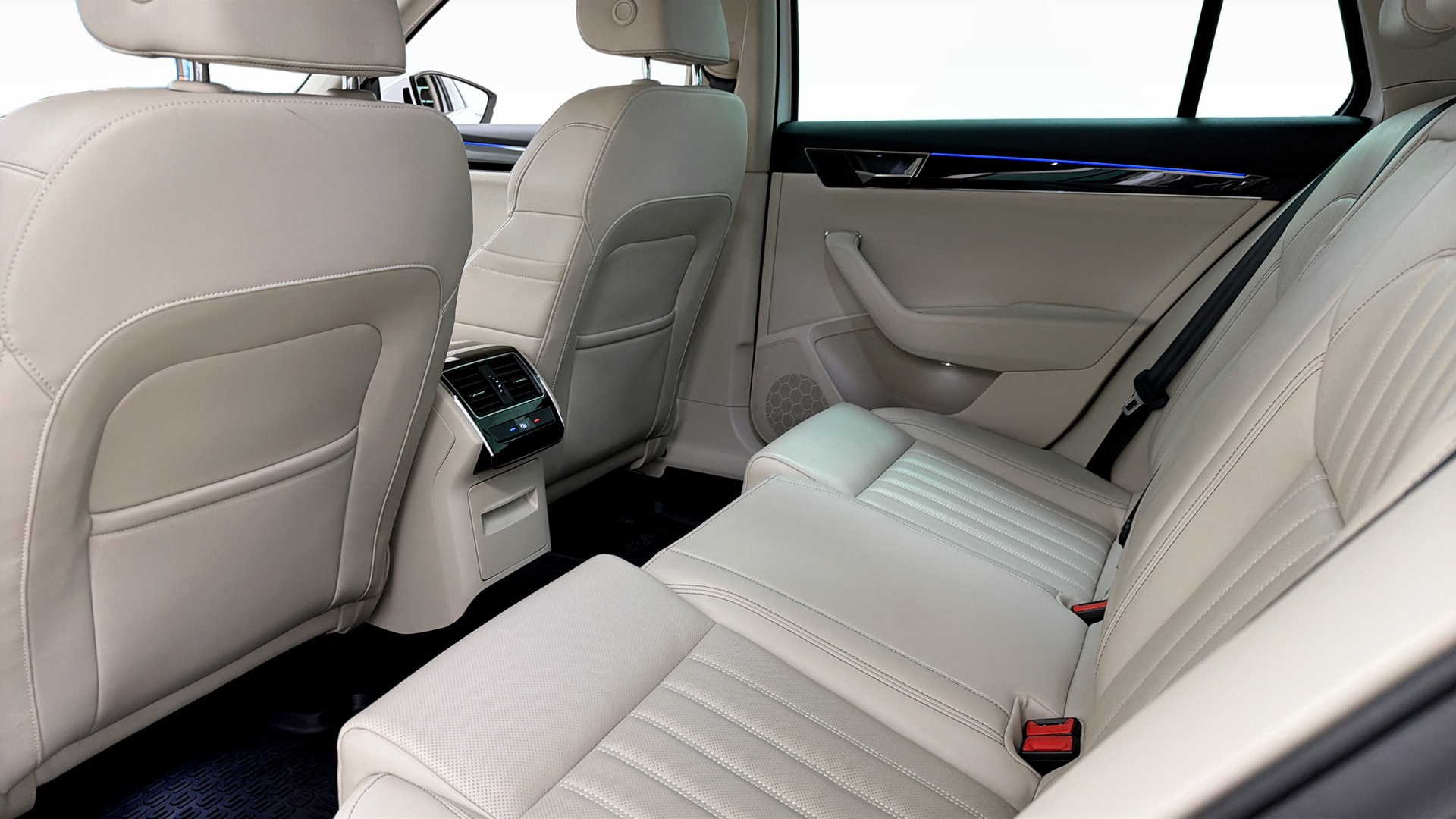 Skoda Superb Combi SGT57Y