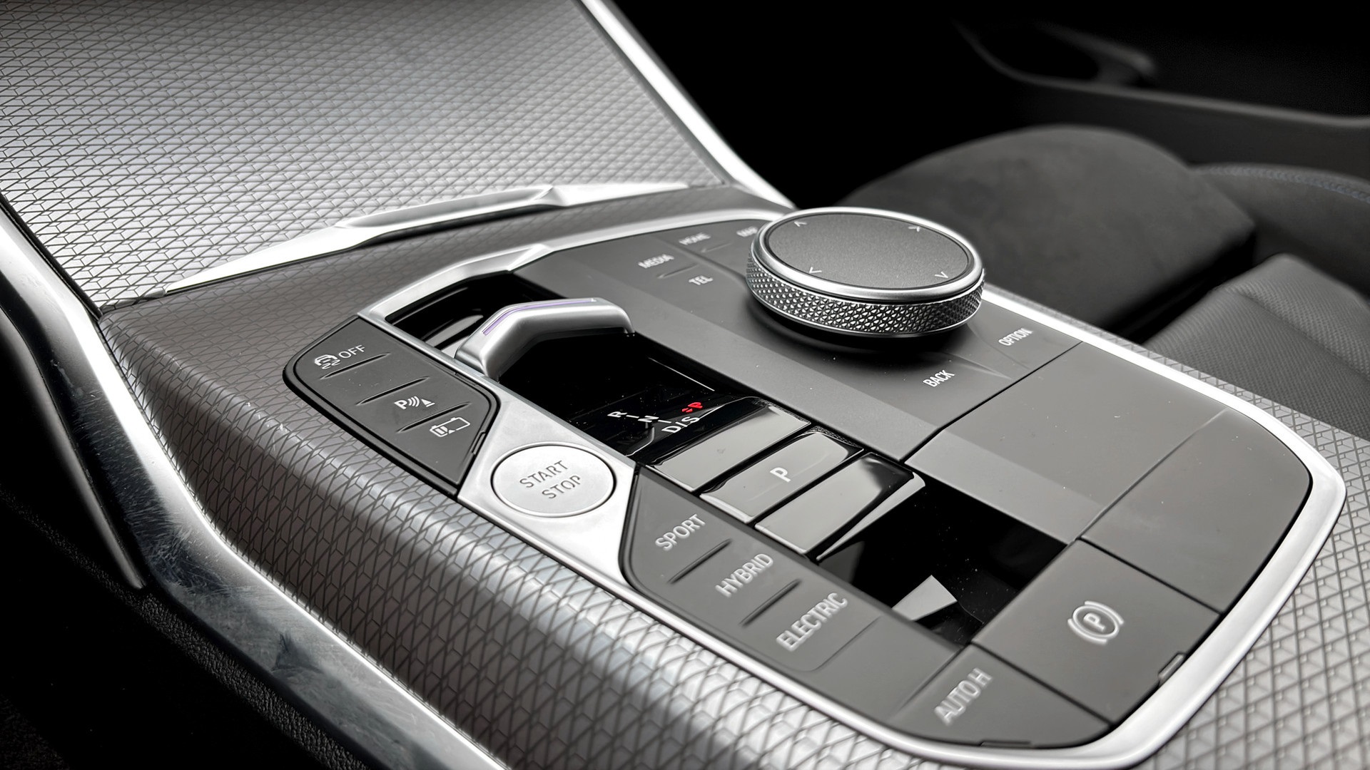 BMW 330e SHG89M
