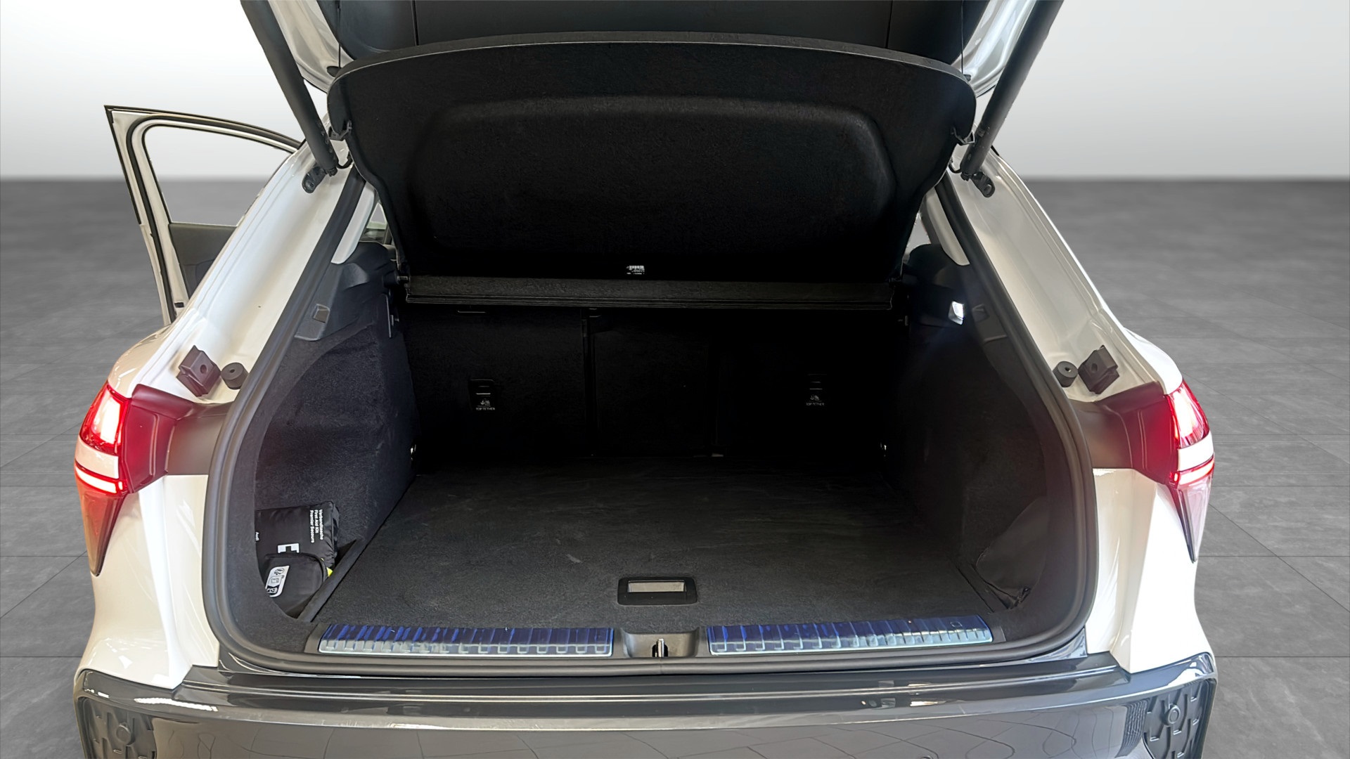 Audi Q3 SJB73P