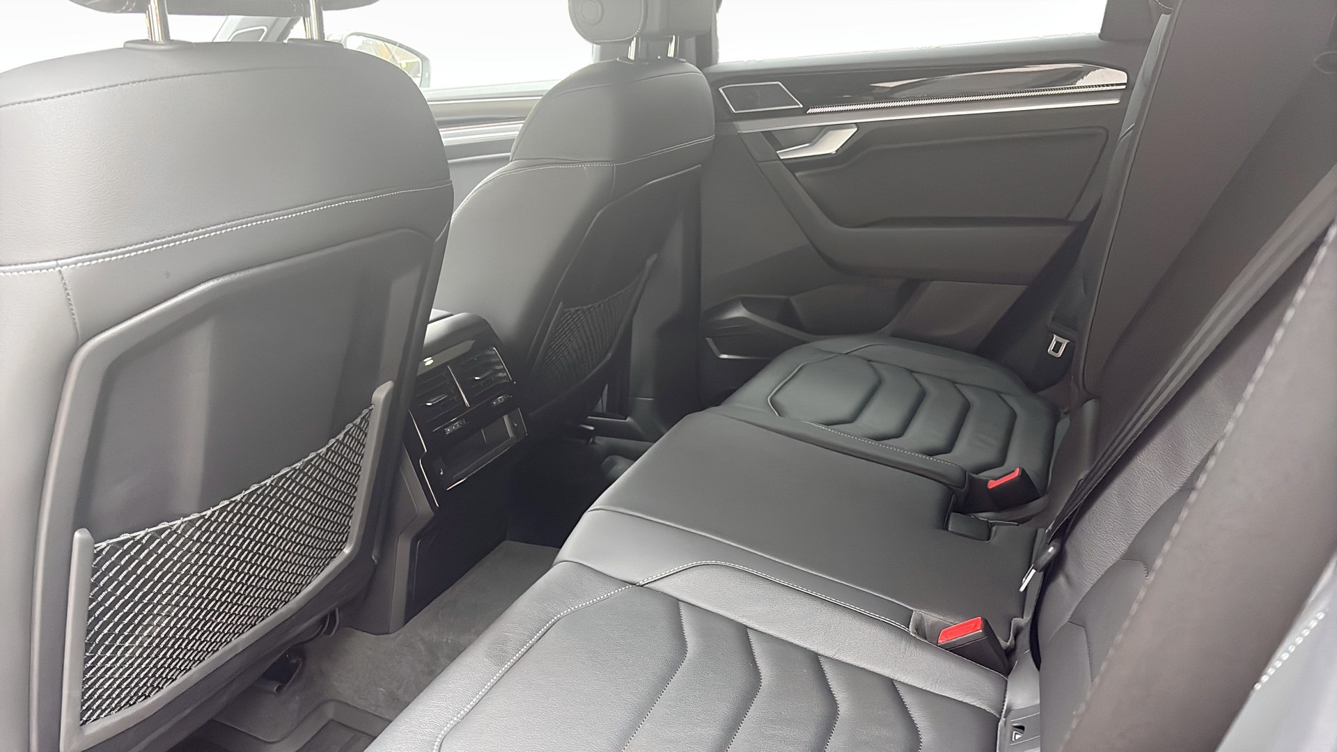 Volkswagen Touareg SJG89M
