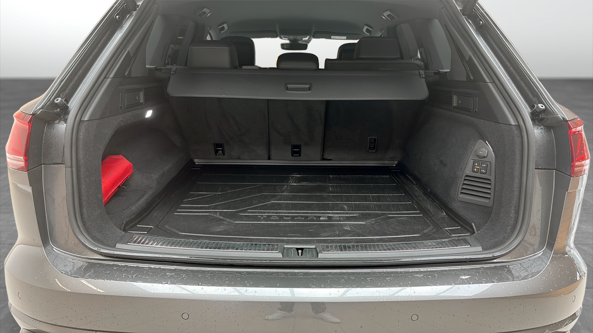 Volkswagen Touareg SJG89M