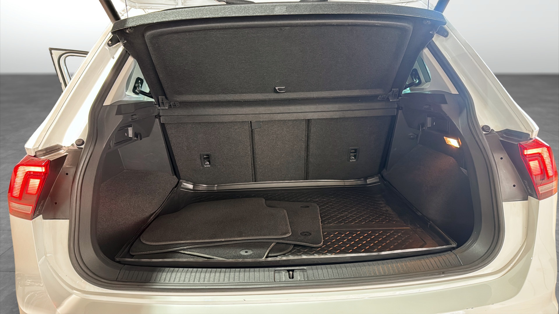 Volkswagen Tiguan SJK26G