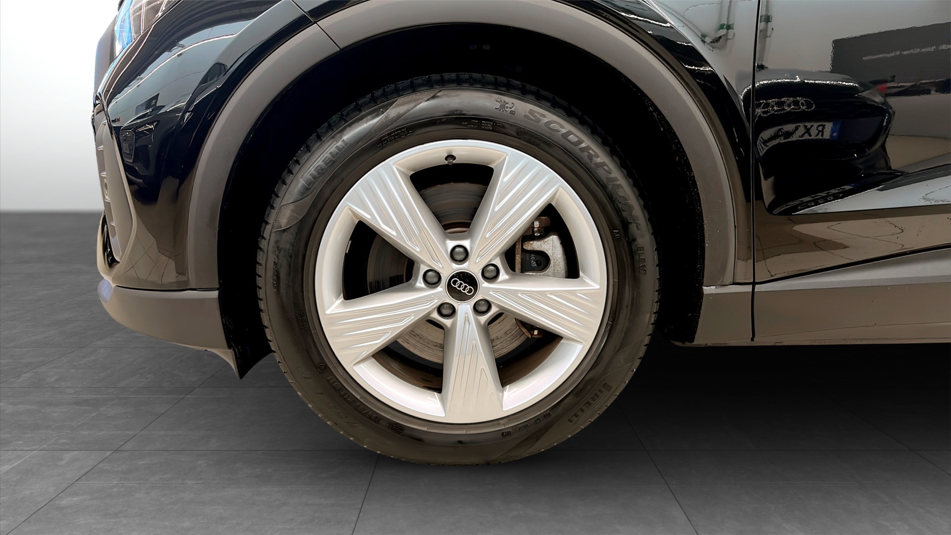 Audi Q4 e-tron SJP04B