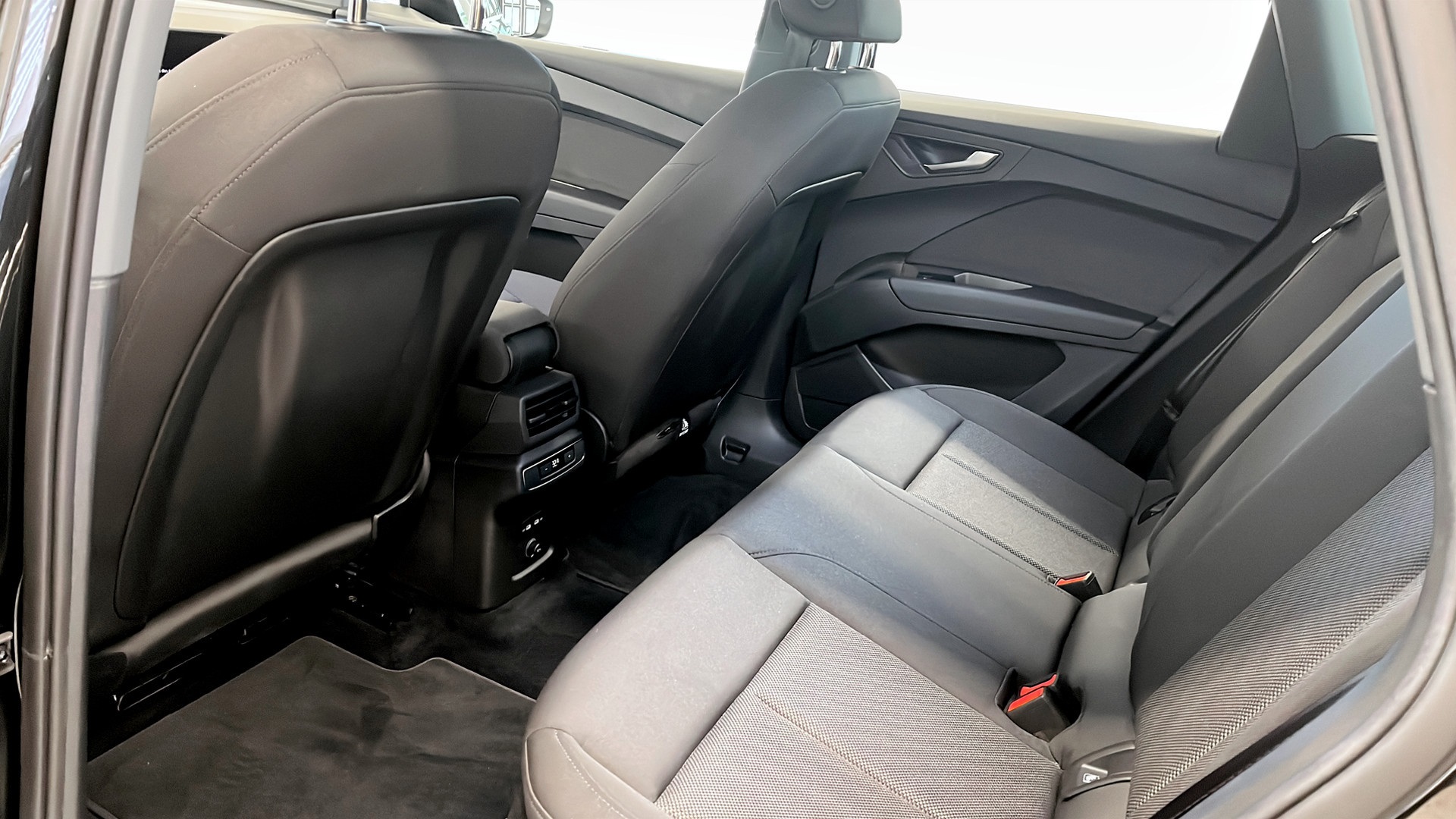 Audi Q4 e-tron SJP04B