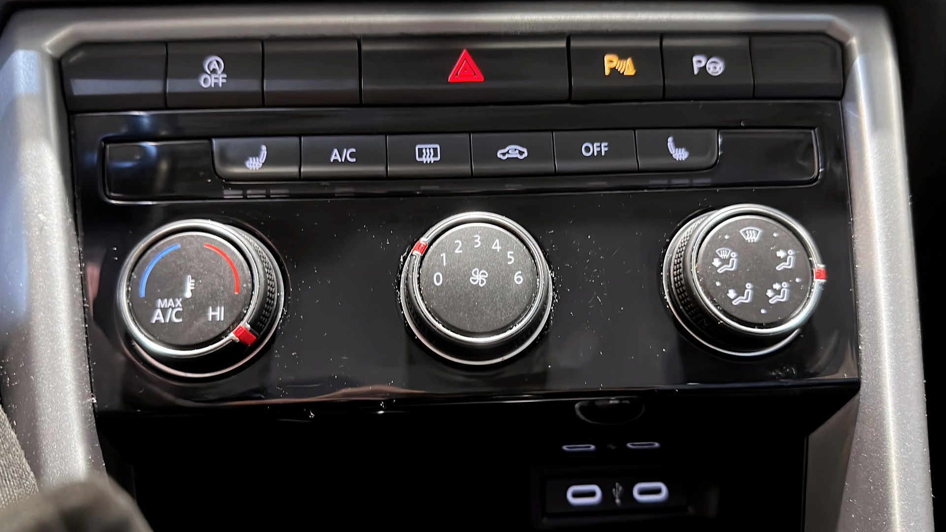 Volkswagen T-Roc SMF57P