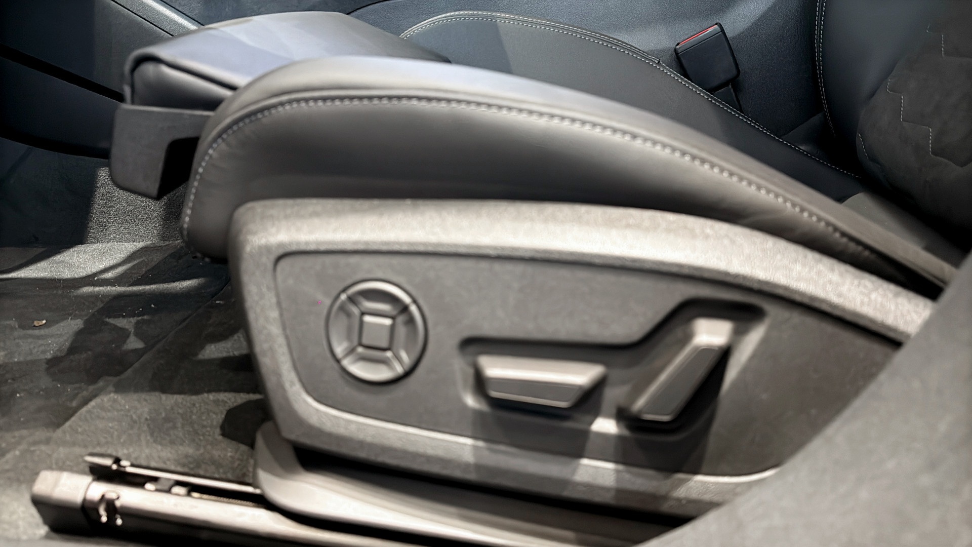 Audi A6 Avant e-tron SMM41W